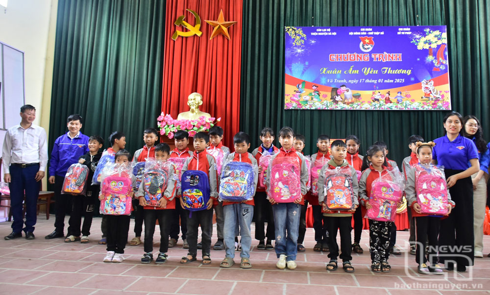 “Xuân ấm yêu thương” tại Trường Tiểu học Vô Tranh