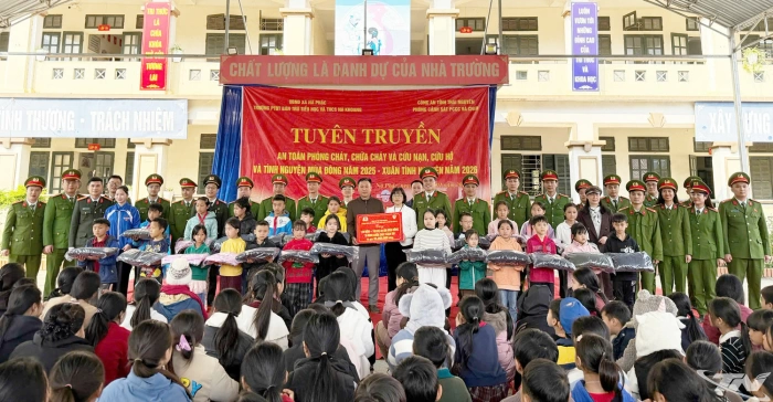 Tuyên truyền an toàn phòng cháy tại Trường PTDT Bán trú Tiểu học và THCS Nà Khoang