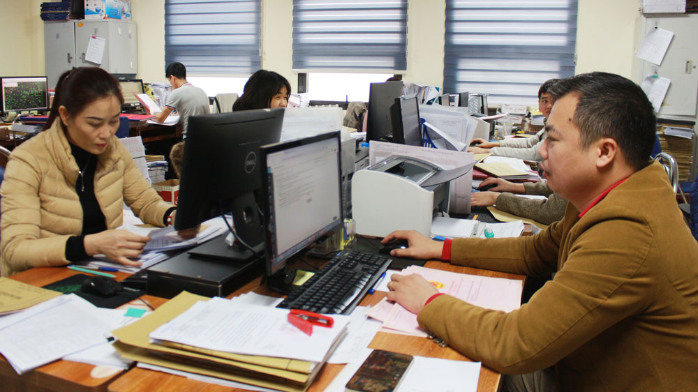 Tiêu hủy hơn 3.600 phôi giấy chứng nhận quyền sử dụng đất bị hỏng