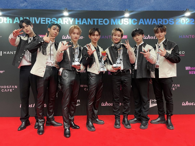 Nhóm nhạc Kpop có thành viên người Việt thắng lớn tại "Hanteo Music Awards 2022"