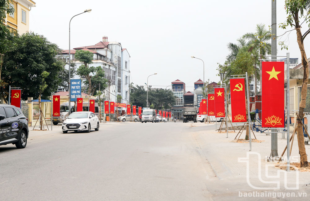 Xây dựng tuyến cờ Đảng, cờ Tổ quốc: Cách làm ở phường Phan Đình Phùng