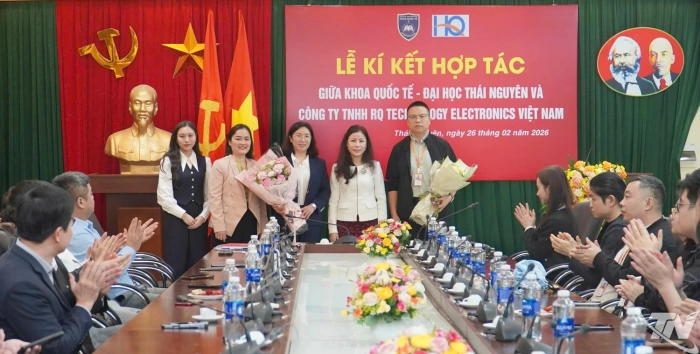 Bảo vệ khóa luận tốt nghiệp gắn với tuyển dụng trực tiếp