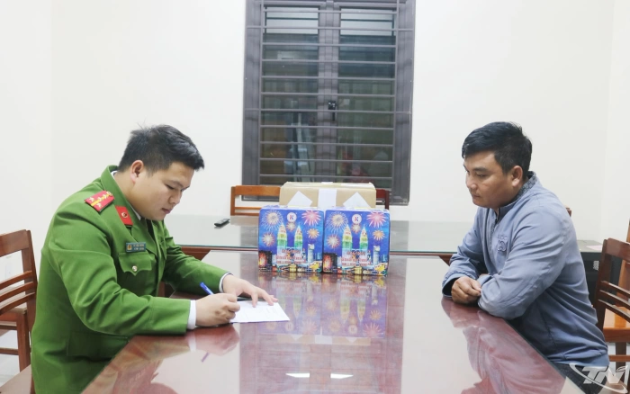 Khởi tố đối tượng tàng trữ lượng lớn pháo hoa nổ