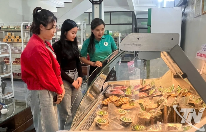 Hàng hóa dồi dào, giá cả giữ ổn định