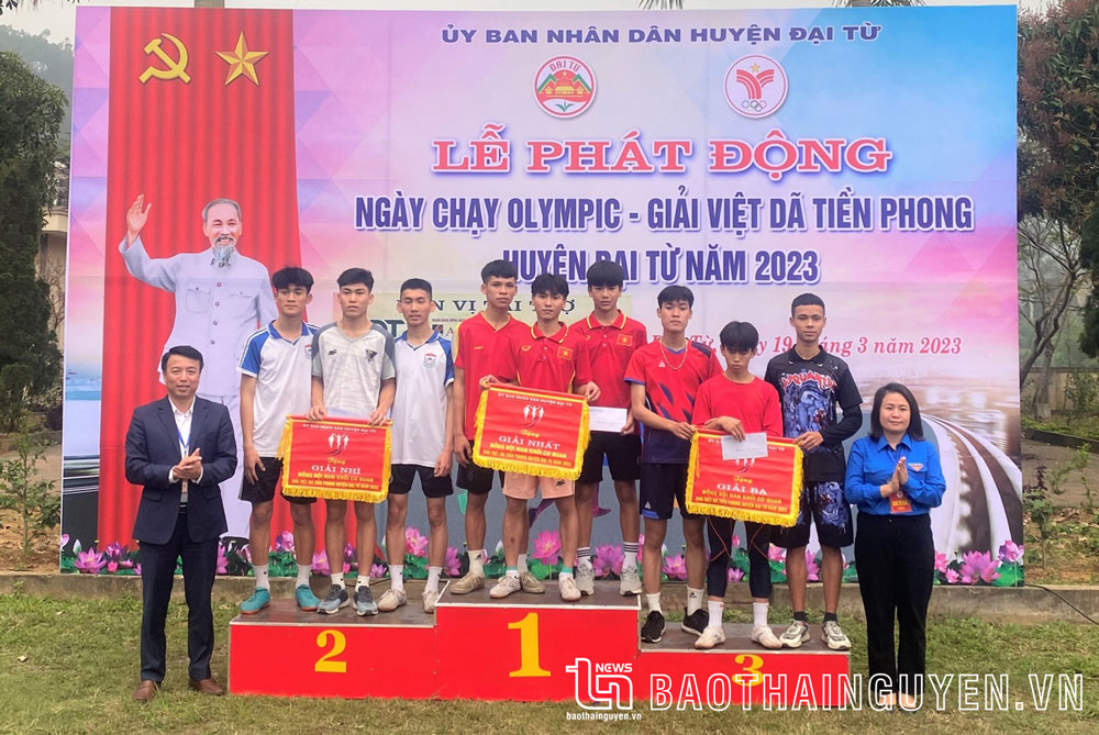 Hơn 200 người tham gia giải Việt dã Tiền phong huyện Đại Từ