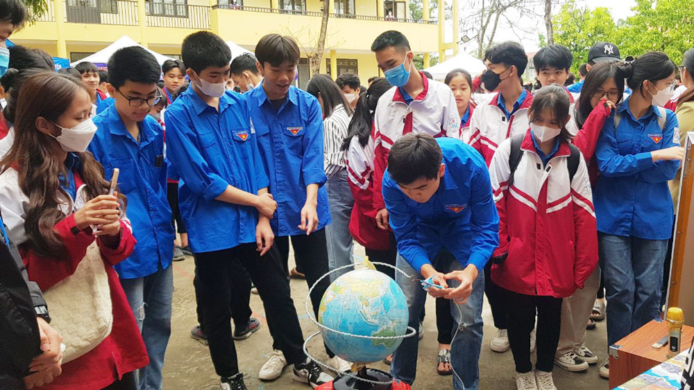 Tư vấn tuyển sinh, định hướng  nghề nghiệp cho học sinh