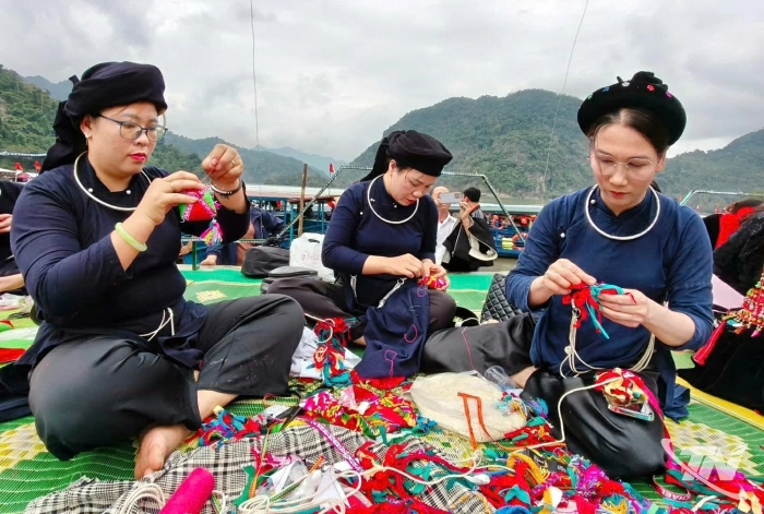 Mùa lễ hội xuân - Điểm neo trong tâm thức