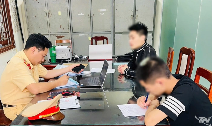 Xử lý nghiêm trường hợp đi xe bằng một bánh đối với xe hai bánh