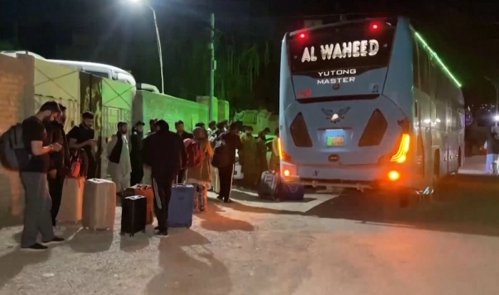 Người dân Pakistan bắt đầu sơ tán khỏi Iran