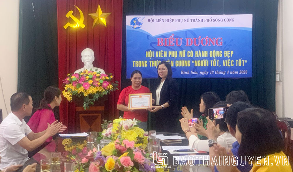 TP. Sông Công: Khen thưởng người tìm trả tài sản cho người đánh mất