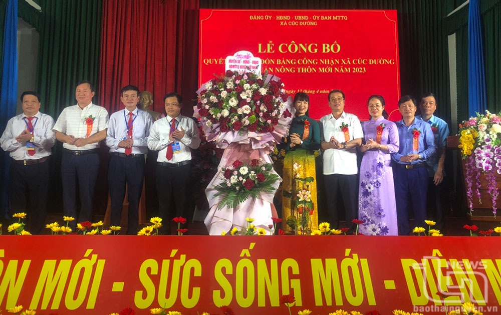 Cúc Đường đón Bằng công nhận xã đạt chuẩn nông thôn mới