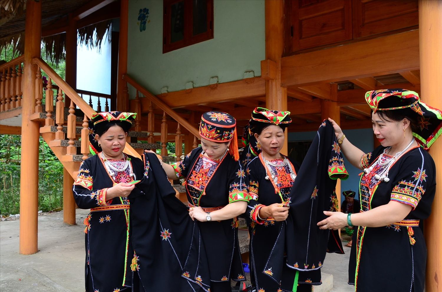 Người tạo nên sức sống mới cho thổ cẩm dân tộc Dao