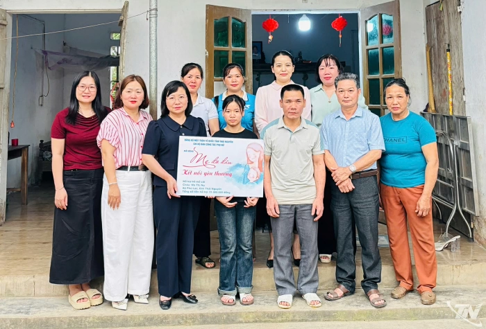 Nhận đỡ đầu trẻ mồ côi có hoàn cảnh khó khăn tại xã Phú Lạc