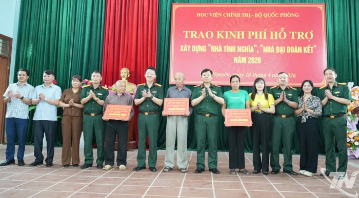 Trao 240 triệu đồng hỗ trợ xây dựng nhà tình nghĩa tại Thái Nguyên   