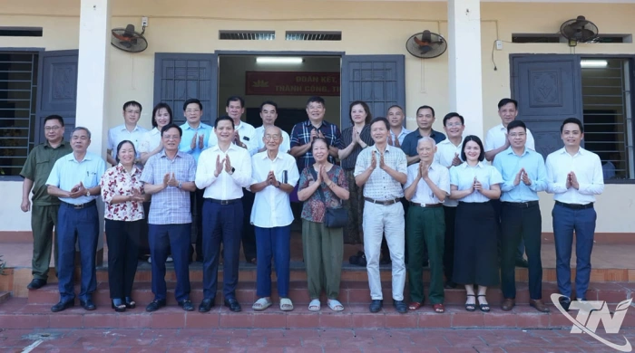 Chủ tịch UBND tỉnh Vương Quốc Tuấn dự sinh hoạt Chi bộ tổ dân phố 54, phường Phan Đình Phùng