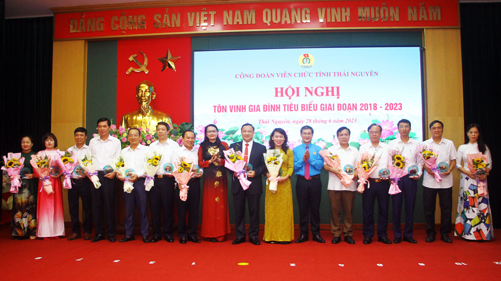 Công đoàn Viên chức tỉnh tôn vinh 45 gia đình tiêu biểu
