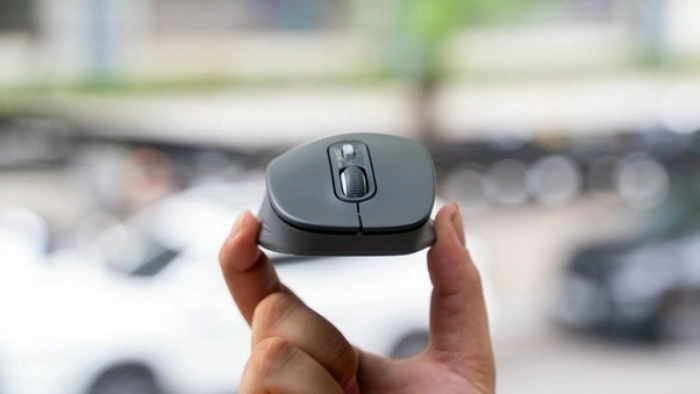 Chuột không dây Logitech dùng sạc và dùng pin AA: Loại nào tiện hơn, bền hơn?