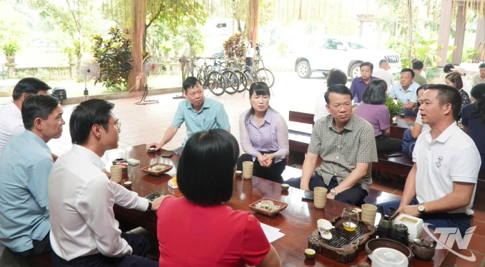 Khảo sát phát triển du lịch gắn với vùng chè tại xã Tân Cương