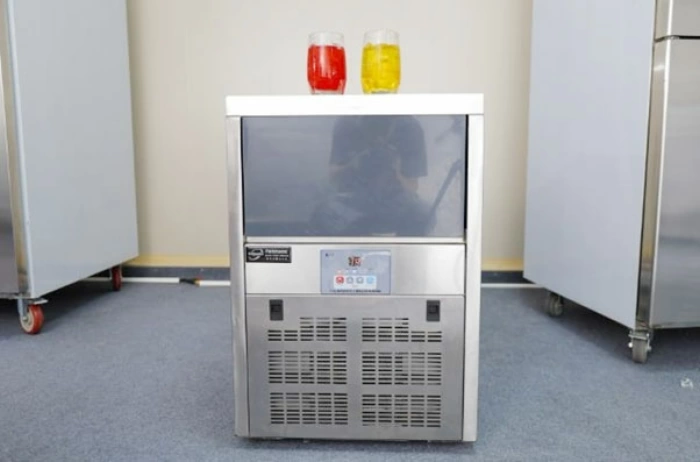 Có nên đầu tư máy làm đá mini cho gia đình? 4 tiêu chí lựa chọn phù hợp nhất