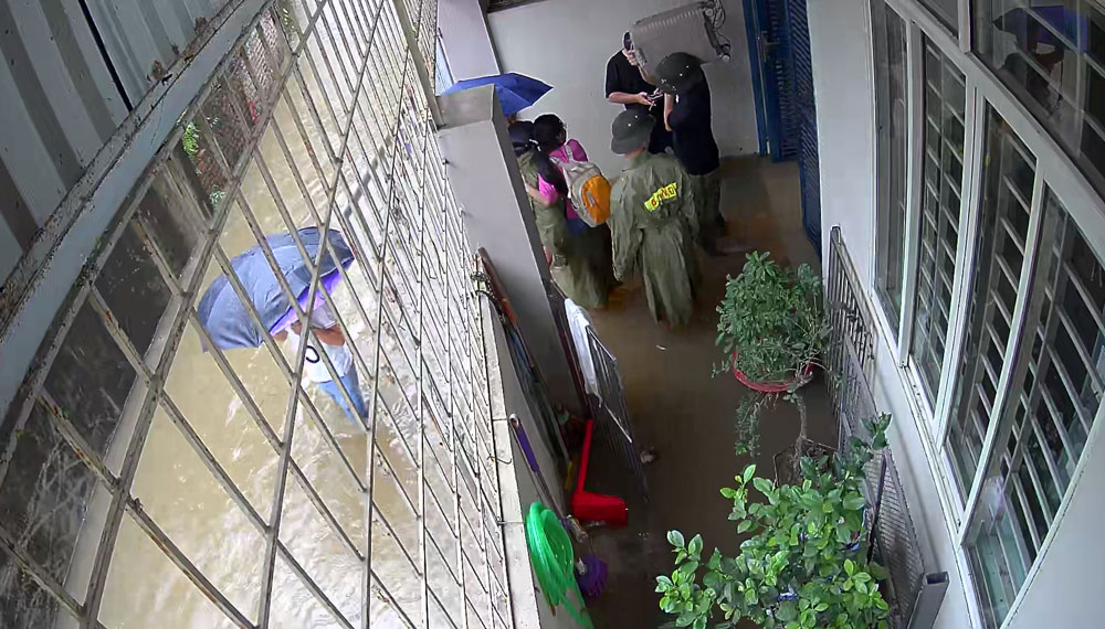 Sẵn sàng giúp dân trong mưa lũ