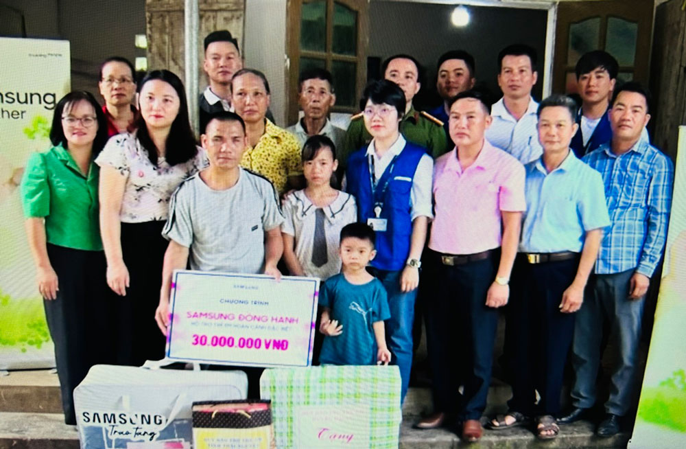 Samsung Thái Nguyên tặng quà trẻ em có hoàn cảnh đặc biệt khó khăn