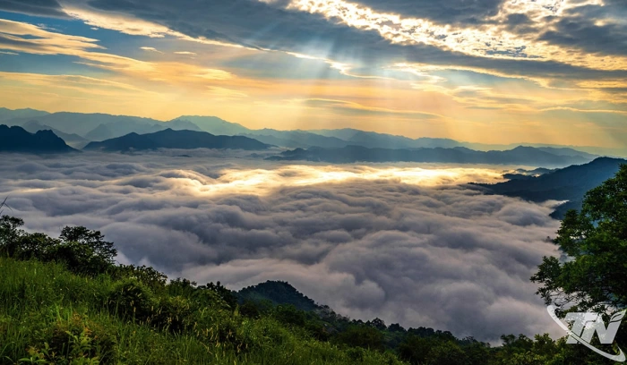 Có một Đồn Đèn mây phủ