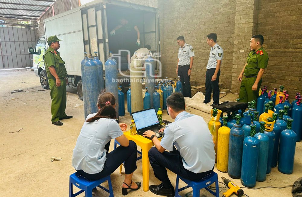 TP. Thái Nguyên: Phát hiện kho hàng chứa 118 bình “khí cười”