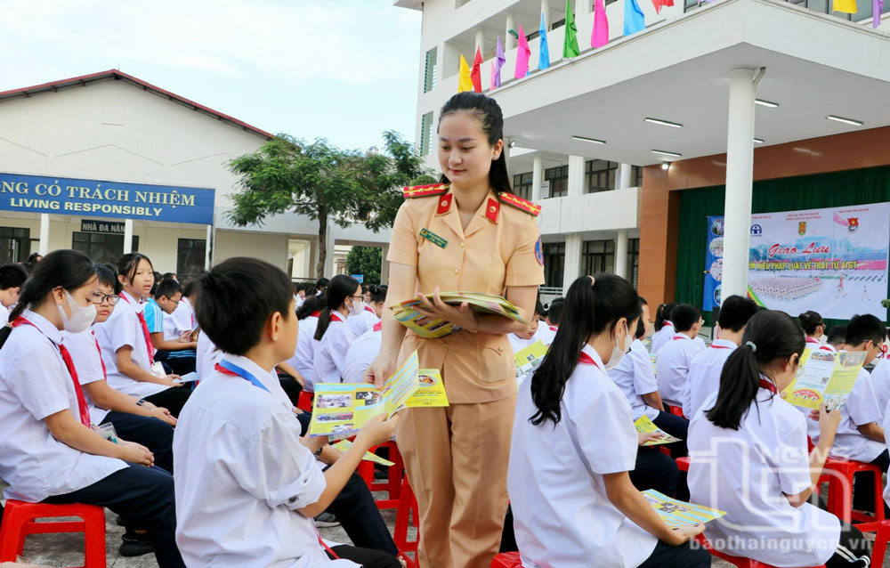 Gần 3.000 giáo viên, học sinh được tuyên truyền Luật Giao thông đường bộ
