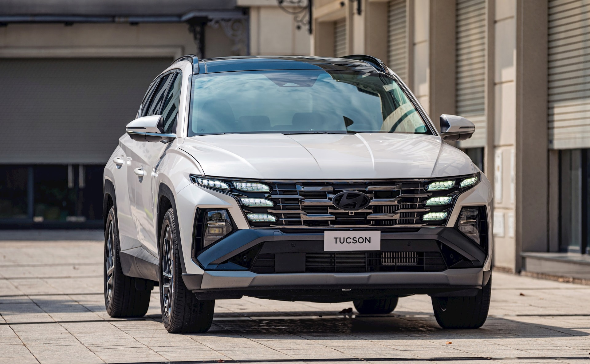 Lượng ô tô bán ra tăng vọt nhờ chính sách lệ phí trước bạ