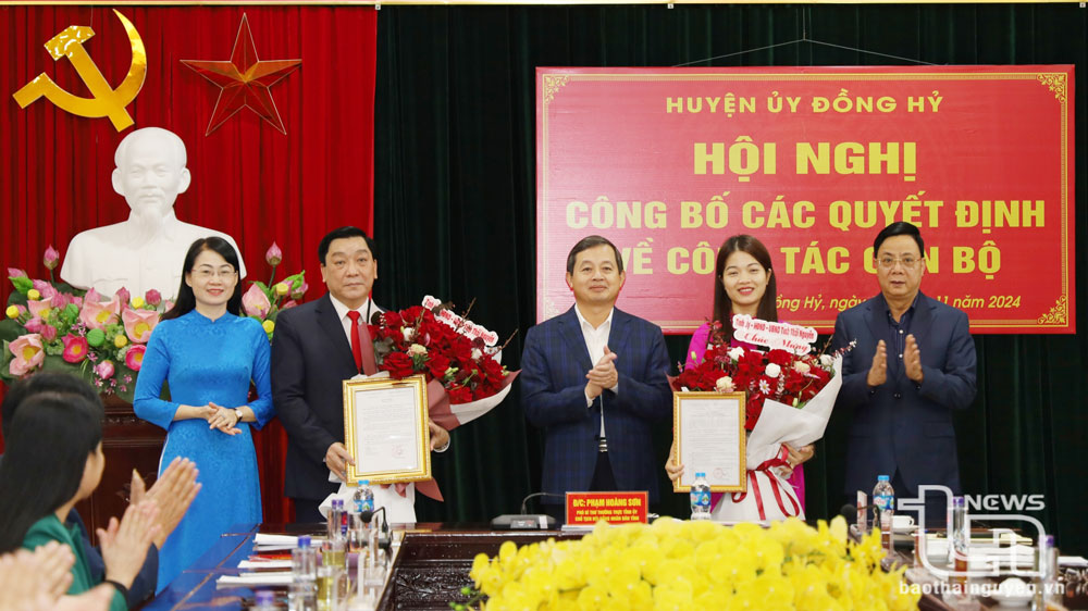 Công bố các quyết định về công tác cán bộ tại Đồng Hỷ