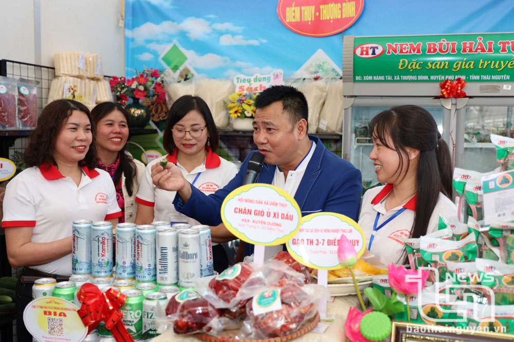 Quảng bá sản phẩm gà đồi và nông sản chủ lực của huyện Phú Bình