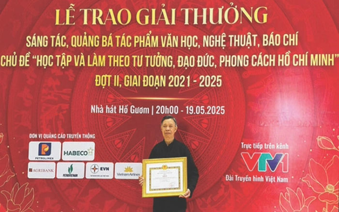 Hiện thực huyền ảo đất và người Núi Hoa