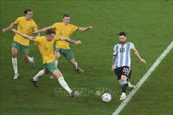 Messi tỏa sáng, Argentina thắng Australia 2-1