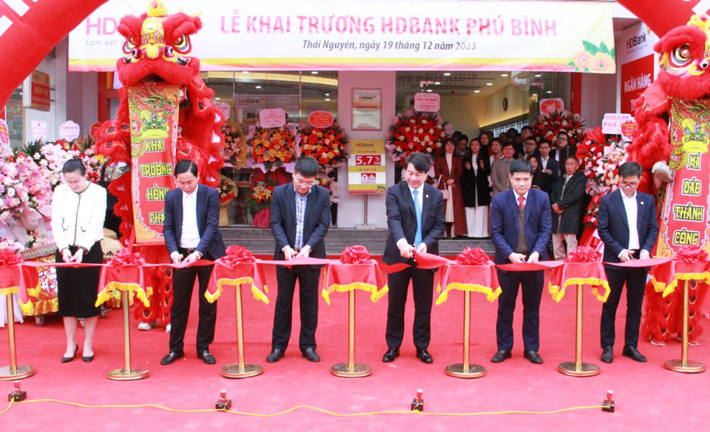 Khai trương Điểm giao dịch 352 HDBank tại Phú Bình