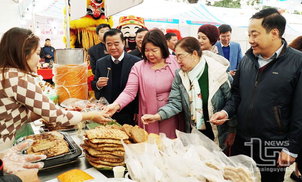 Trưng bày, giới thiệu 300 mặt hàng nông sản, đặc sản vùng miền