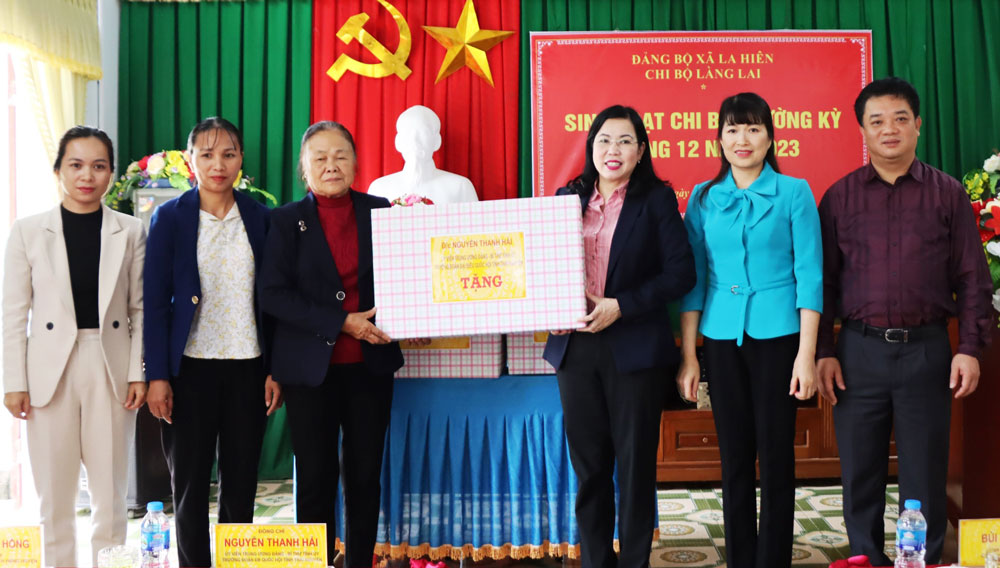 Đồng chí Bí thư Tỉnh ủy dự sinh hoạt tại Chi bộ Làng Lai