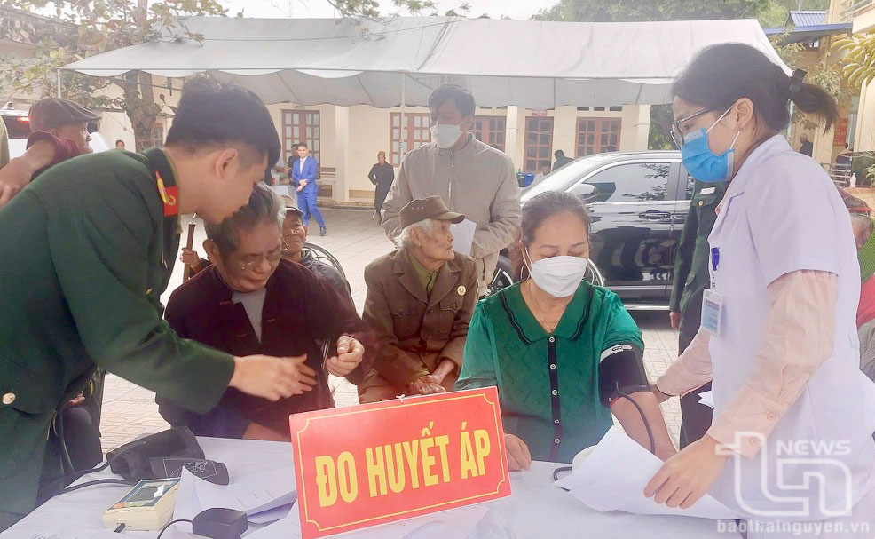 Khám bệnh, cấp thuốc miễn phí cho người có công 