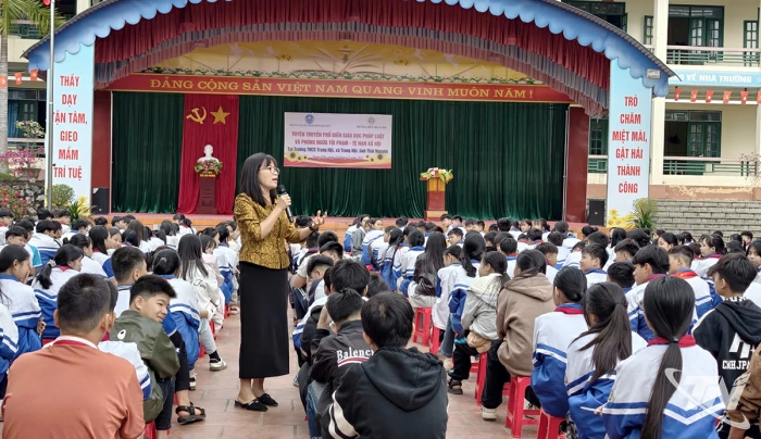 Tuyên truyền pháp luật cho học sinh Trường THCS Trung Hội