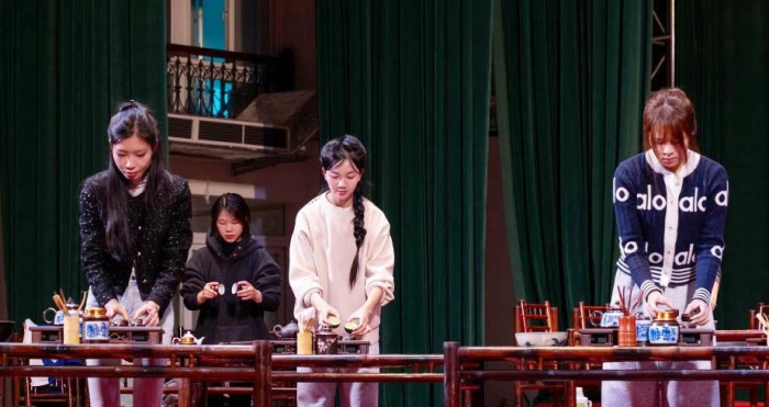 50 sinh viên Thái Nguyên được hướng dẫn trình diễn nghệ thuật pha trà