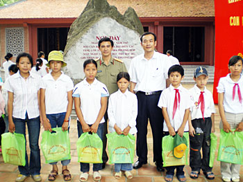 Giao lưu gặp mặt con thương binh, liệt sỹ tiêu biểu tỉnh Thái Nguyên