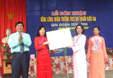 Trường THCS Quang Trung (T.P Thái Nguyên) đón nhận danh hiệu trường chuẩn Quốc gia