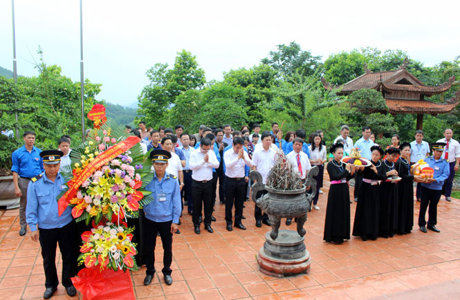 Đoàn đại biểu của Văn phòng Chính phủ hành hương về nguồn