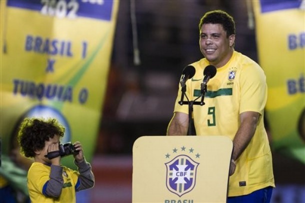 Khoảnh khắc xúc động chia tay sân cỏ của Ronaldo