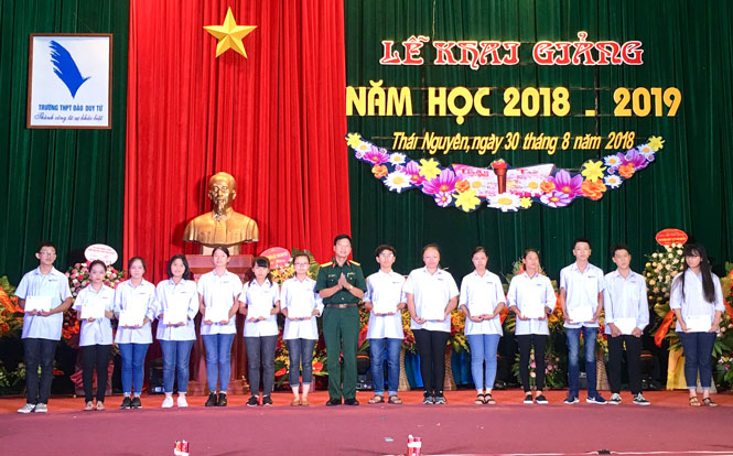 Khai giảng năm học mới: Trường THPT Đào Duy Từ tuyển sinh lớp quốc tế