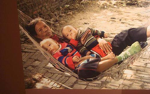 Triển lãm Những bà mẹ đơn thân