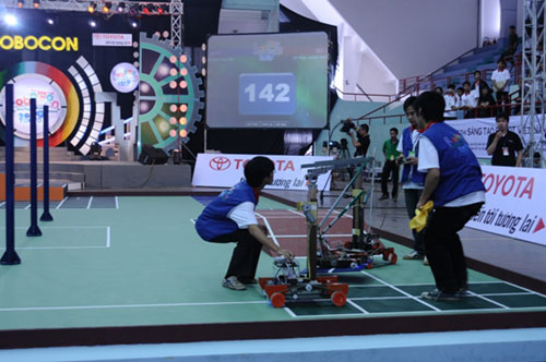 Vòng chung kết Robocon 2010 - Kịch tính và hấp dẫn