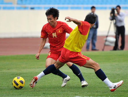 HLV Calisto kêu gọi sự ủng hộ của cổ động viên