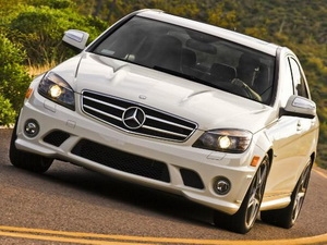 Mỹ điều tra hơn 200.000 xe Mercedes C-Class sedan