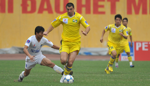 Tổng hợp vòng 9 V-League 2010: Nóng đầu, nóng cuối