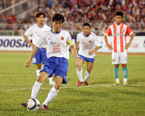 Navibank Sài Gòn giành thắng lợi trước “Park Ji Sung và những người bạn”